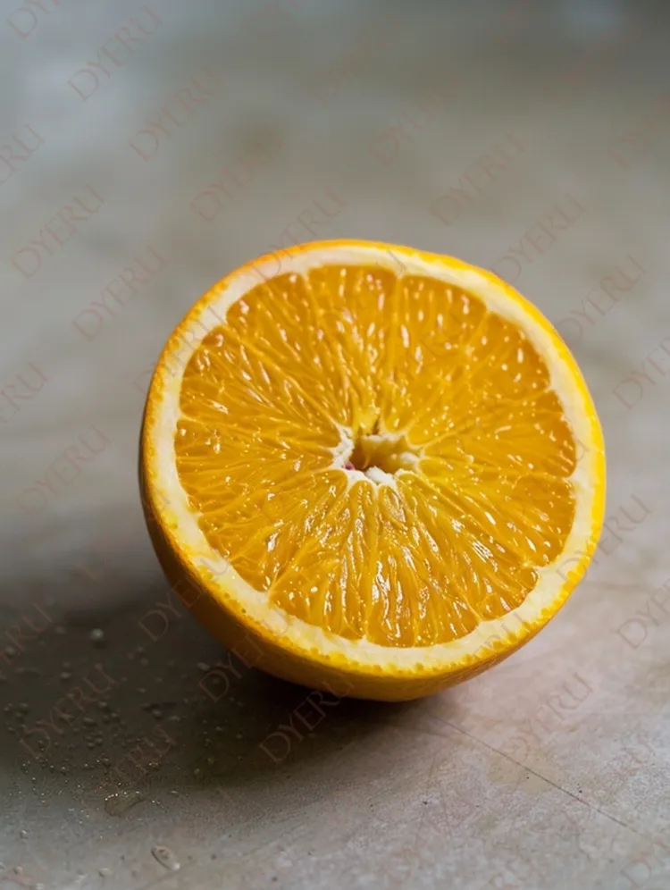 Laranja Fresca Cortada ao Meio em Fundo Neutro